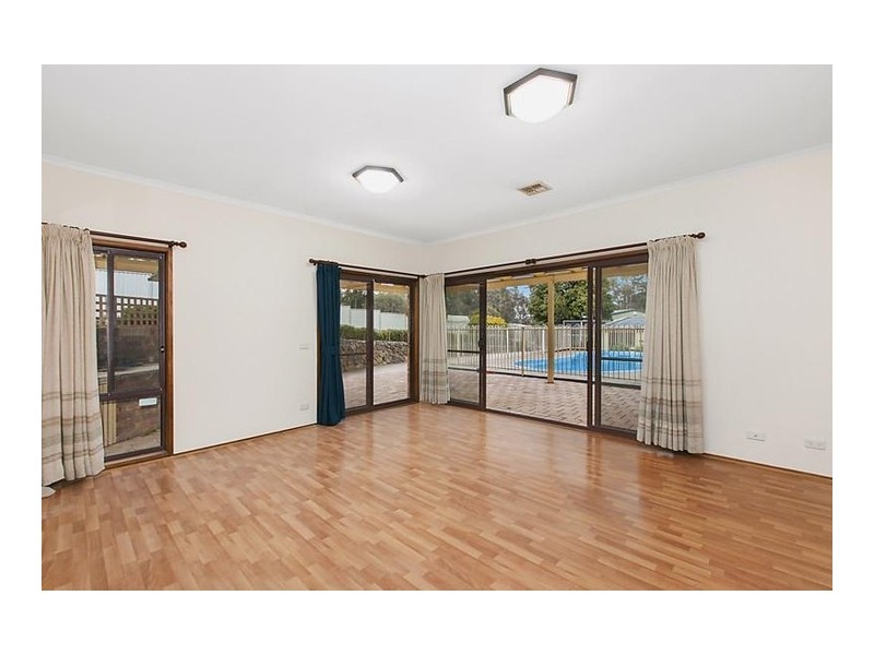 8 Arrietta Close, Charnwood ACT 2615