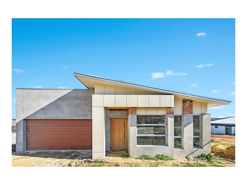 18 Cocoparra Crescent, Crace ACT 2911