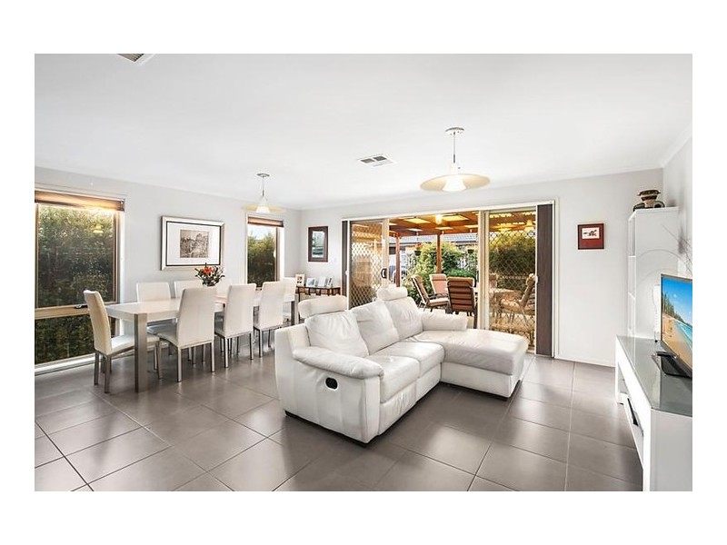 18 Joan Bradley Street, Franklin ACT 2913