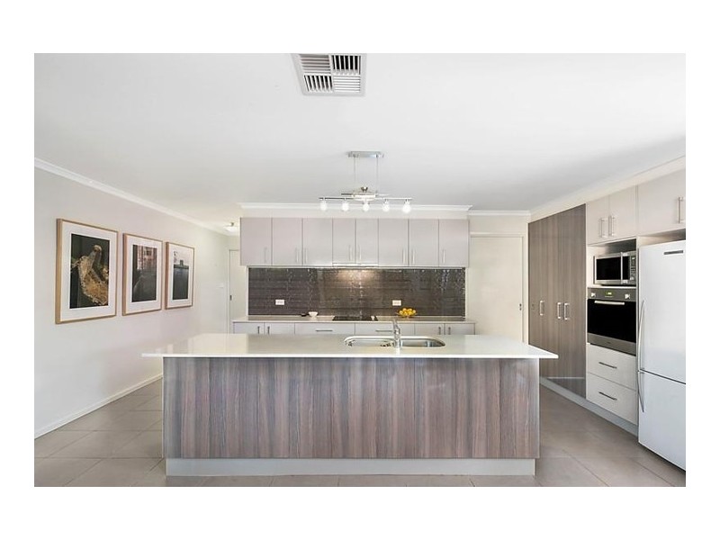 18 Joan Bradley Street, Franklin ACT 2913