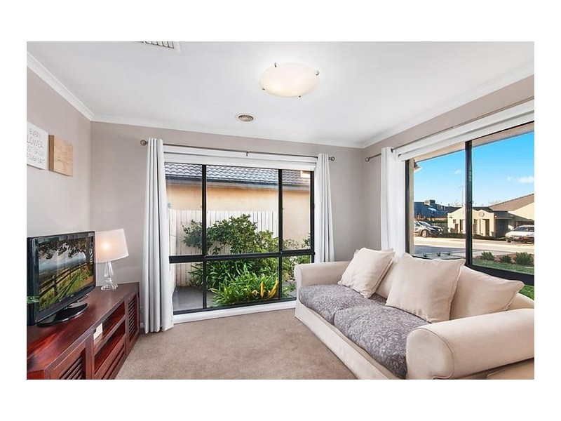 15 May Mills Close, Nicholls ACT 2913