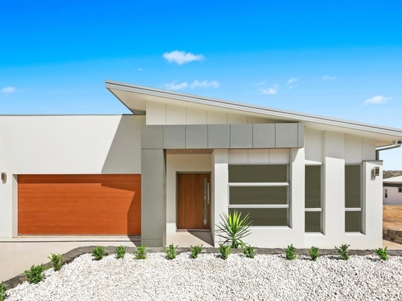 18 Cocoparra Crescent, Crace ACT 2911