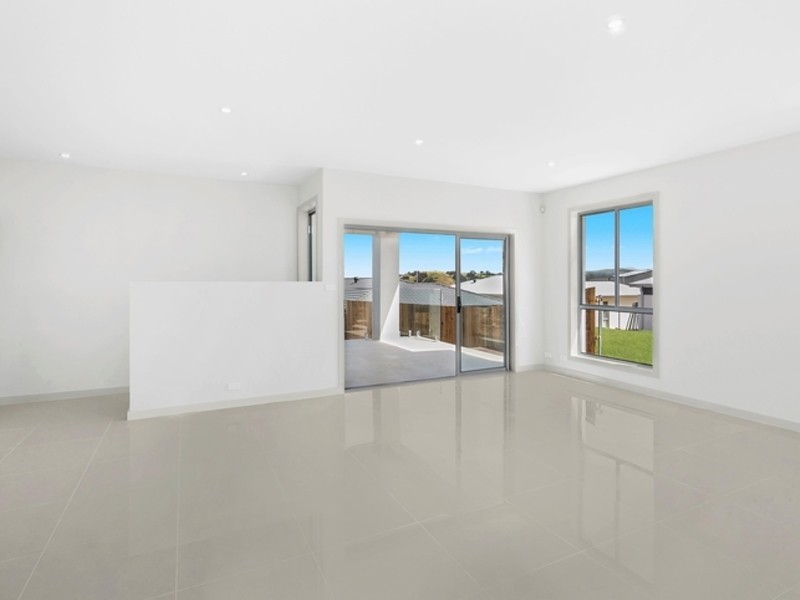 18 Cocoparra Crescent, Crace ACT 2911