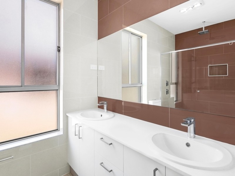 18 Cocoparra Crescent, Crace ACT 2911