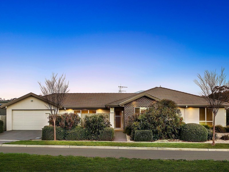 2 Convine Street, Forde ACT 2914