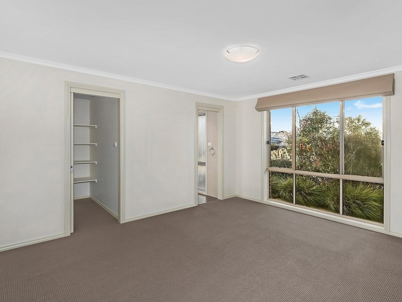2 Convine Street, Forde ACT 2914