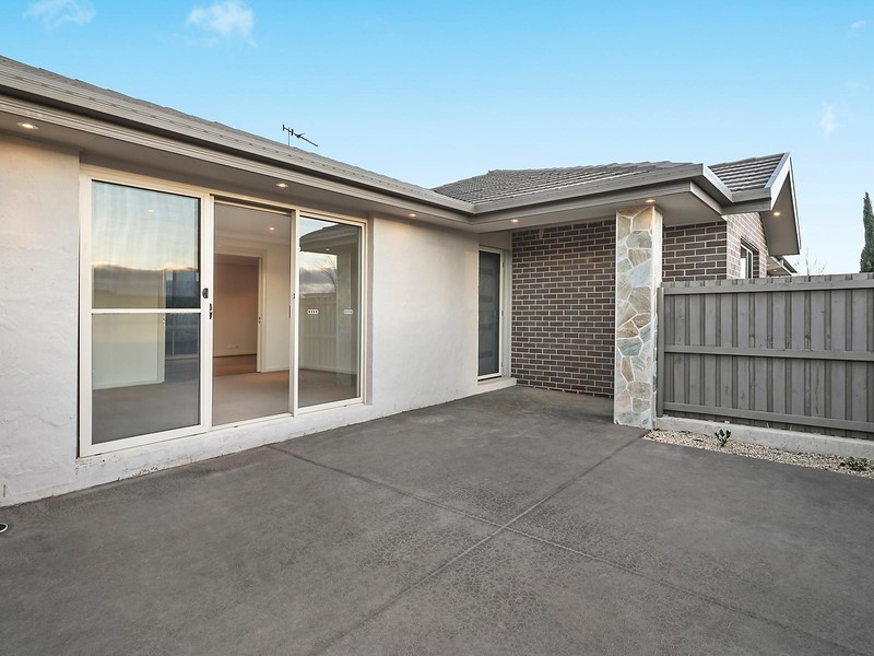 2 Convine Street, Forde ACT 2914