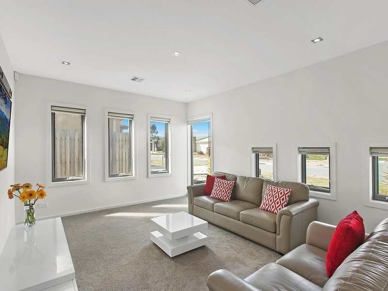 5 Ivy Kent Street, Forde ACT 2914