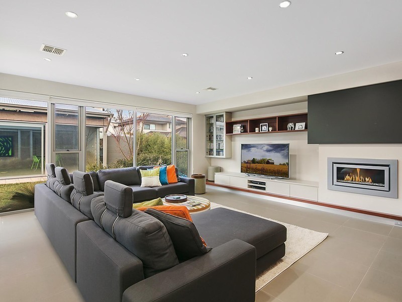 8 Huddy Street, Forde ACT 2914