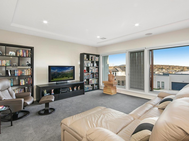 8 Huddy Street, Forde ACT 2914