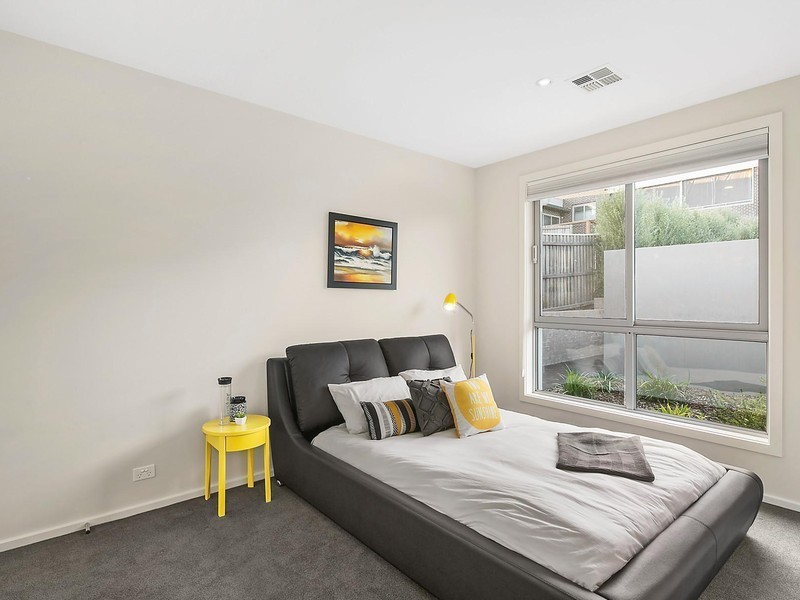 8 Huddy Street, Forde ACT 2914