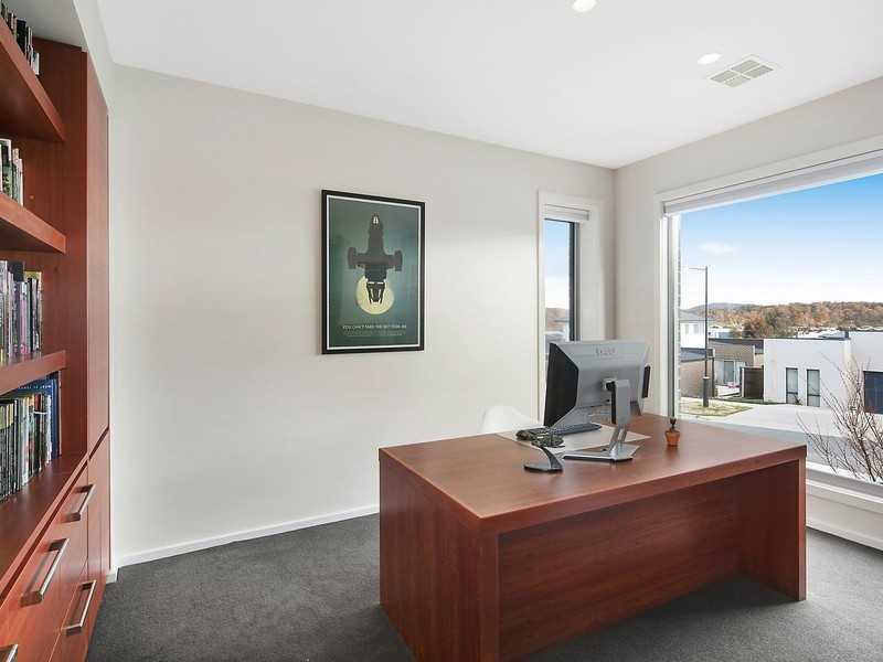 8 Huddy Street, Forde ACT 2914