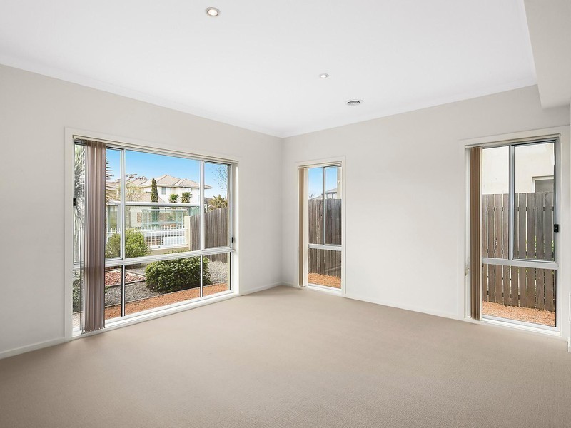 8 Jenolan Street, Harrison ACT 2914