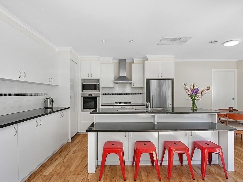 9 McArthur Place, Latham ACT 2615