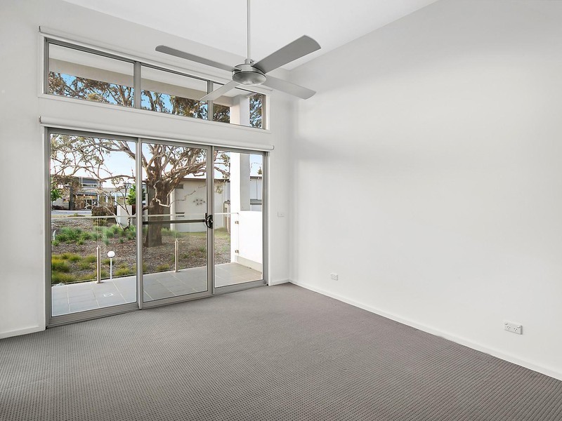 8/15 Zakharov Avenue, Forde ACT 2914