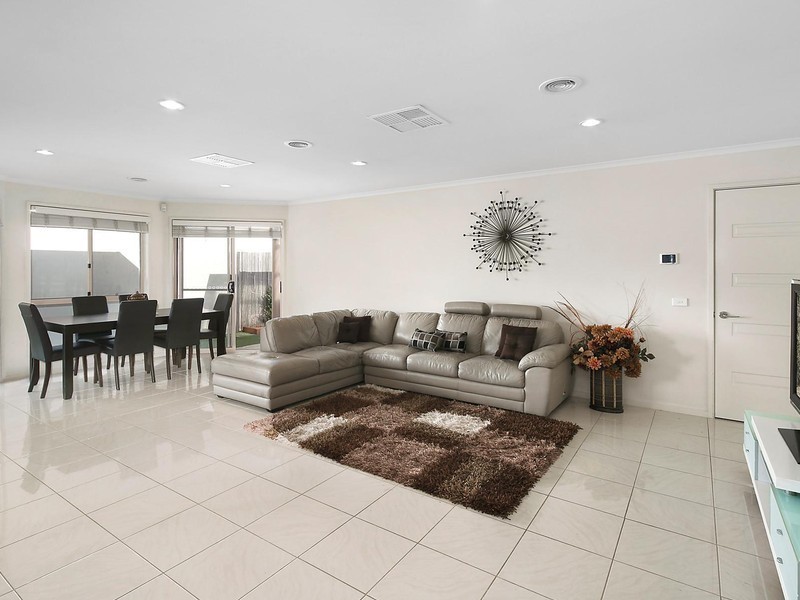 24 Allnutt Crescent, Forde ACT 2914