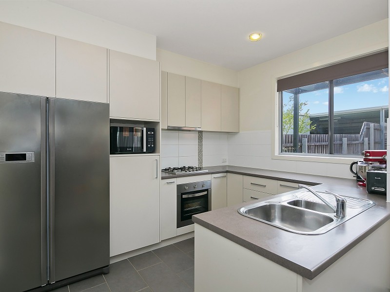 27 Stowport Avenue, Crace ACT 2911