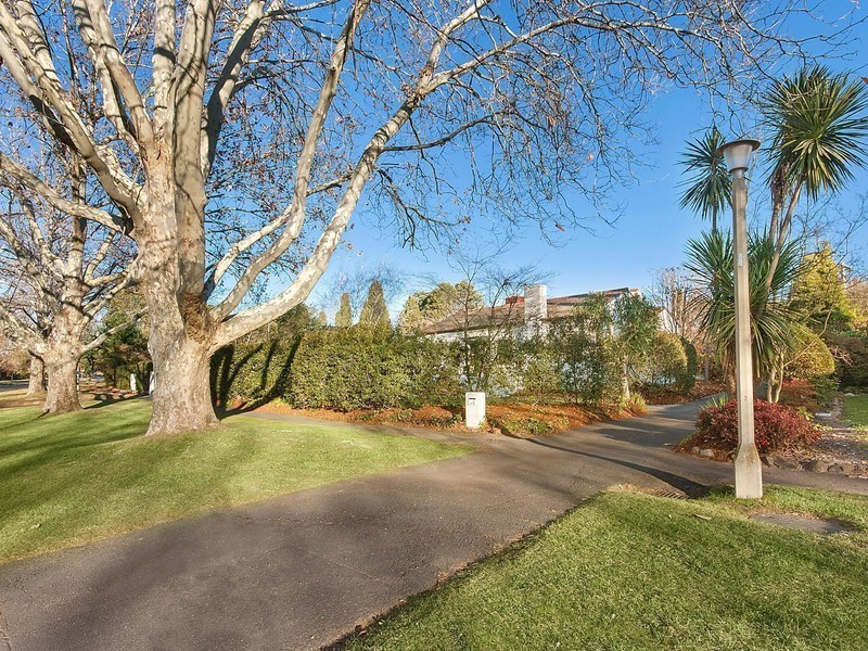 4 Arthur Circle, Forrest ACT 2603