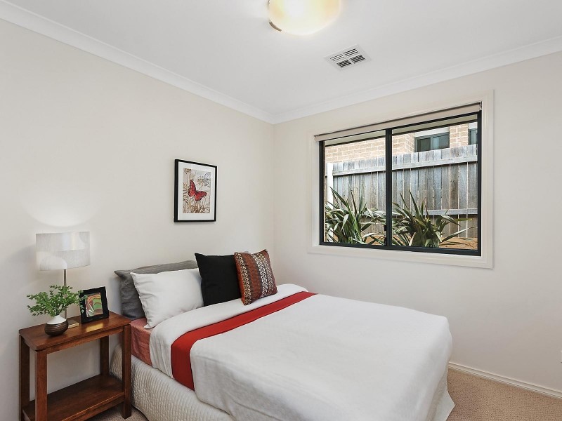 2 Phipson Street, Franklin ACT 2913