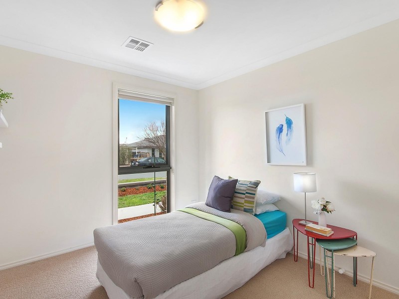 2 Phipson Street, Franklin ACT 2913