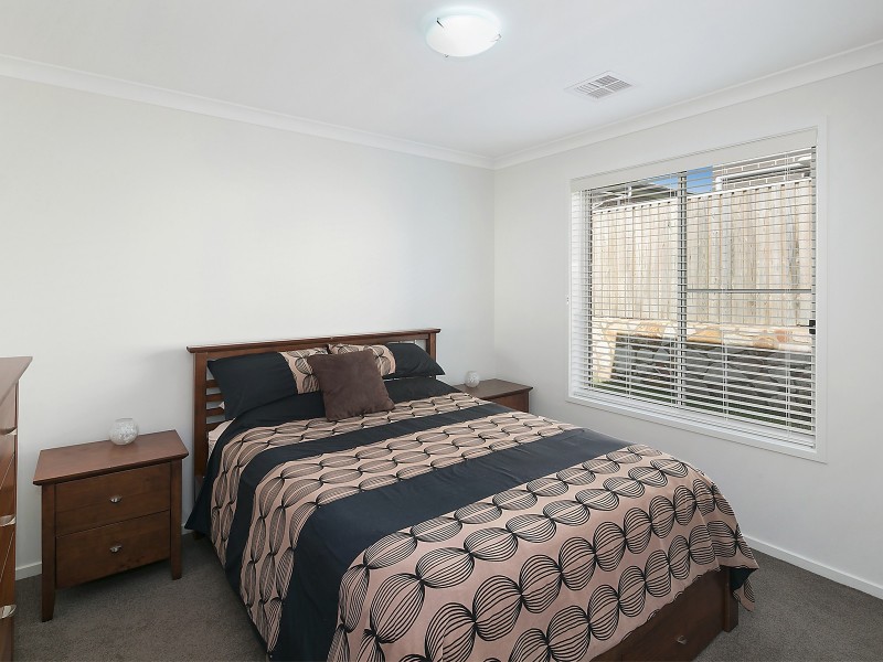 17 Alan Watt Crescent, Casey ACT 2913
