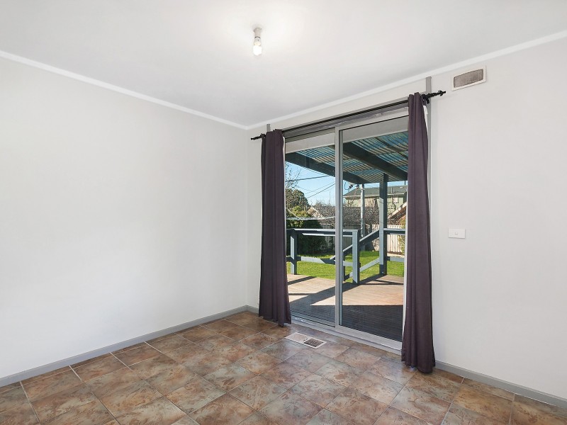 8 O’Loghlen Street, Latham ACT 2615