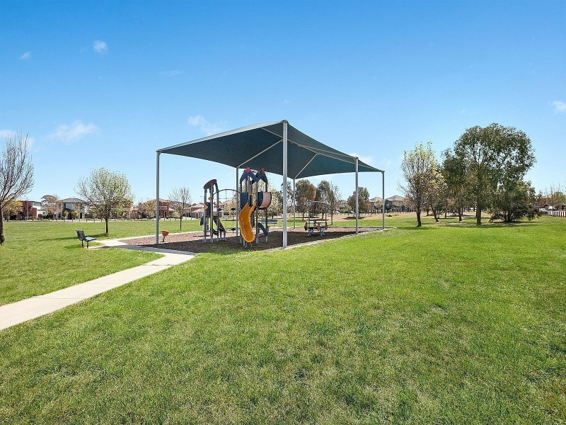 10 Glow Worm Grove, Harrison ACT 2914