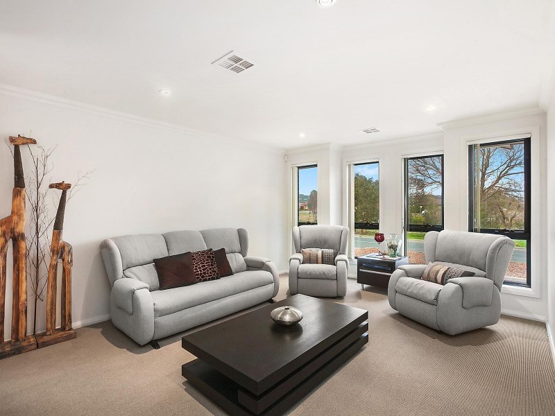 26 Nina Murdoch Crescent, Franklin ACT 2913