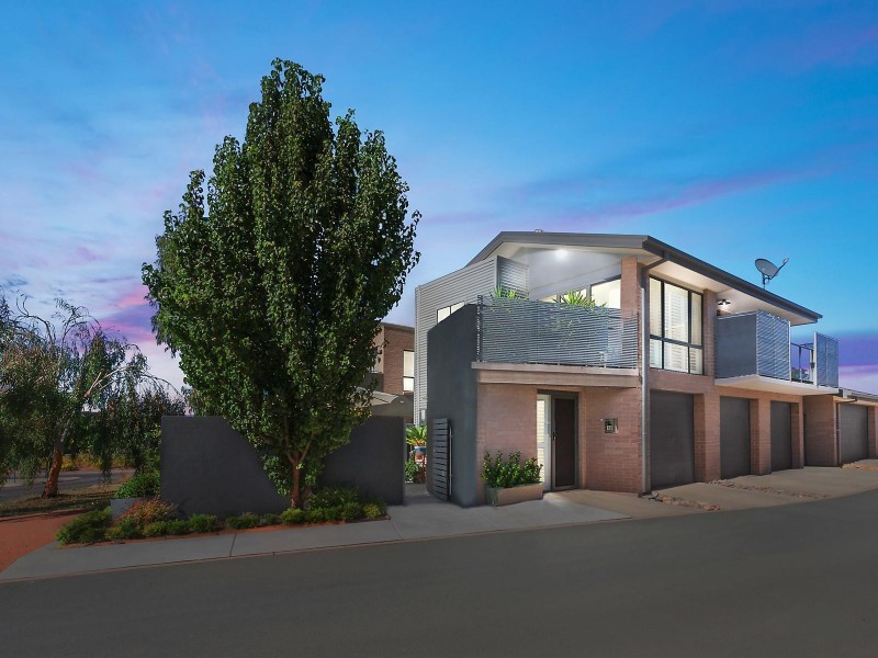 10 Whyman Lane, Forde ACT 2914