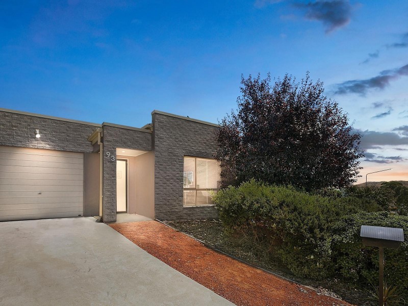 93 Macfarlane Burnet Avenue, Macgregor ACT 2615
