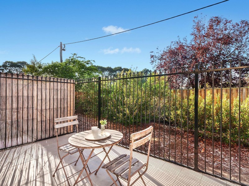 2/39 Jerrabomberra Avenue, Narrabundah ACT 2604