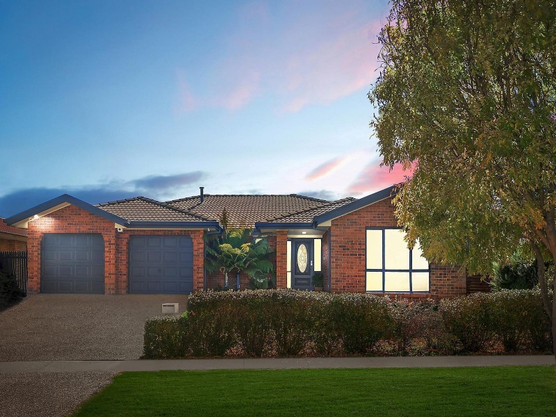 27 Delma View, Gungahlin ACT 2912