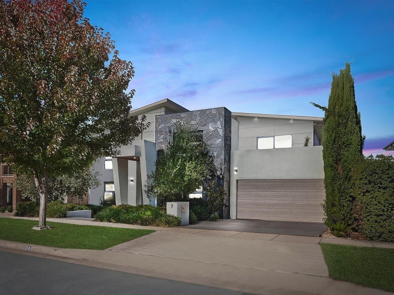 7 Ray Ellis Crescent, Forde ACT 2914