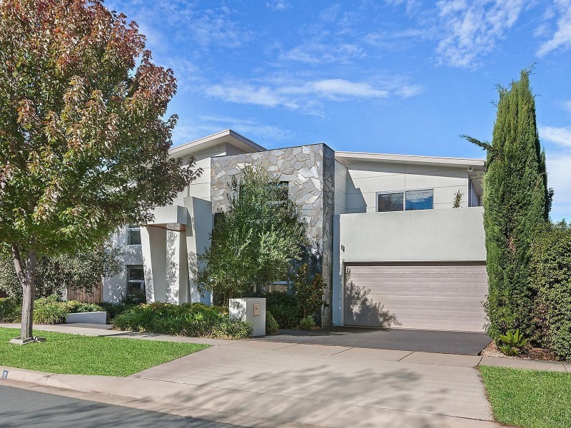 7 Ray Ellis Crescent, Forde ACT 2914
