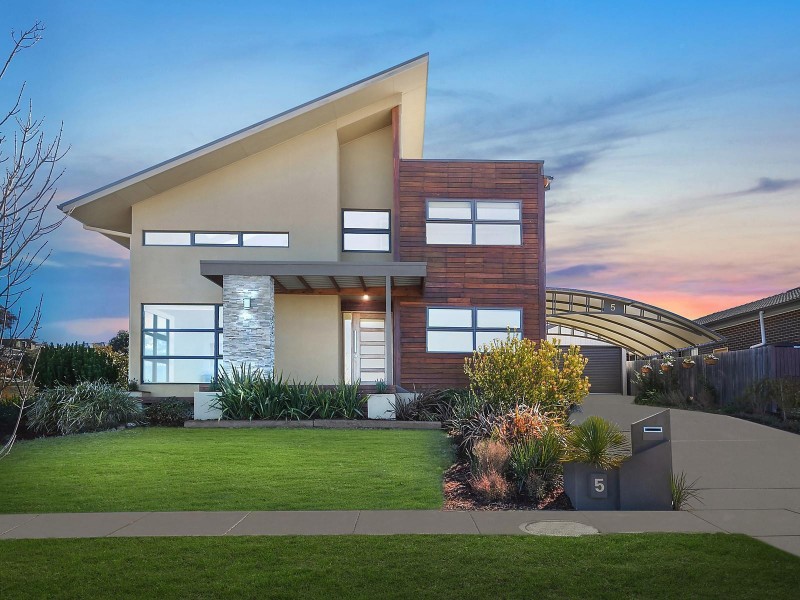5 Lucy Beeton Crescent, Bonner ACT 2914