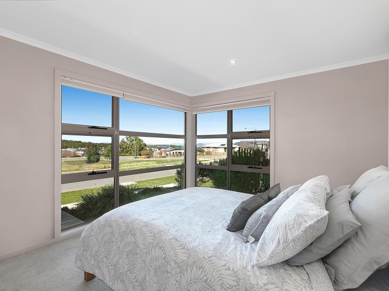 5 Lucy Beeton Crescent, Bonner ACT 2914