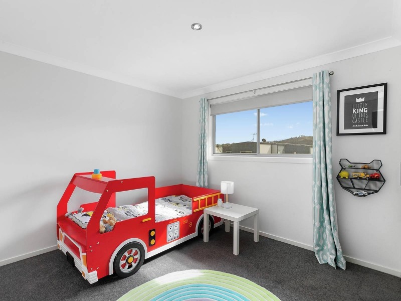 8 Hooton Street, Forde ACT 2914