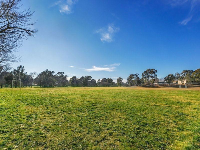 18 Sharwood Crescent, Evatt ACT 2617