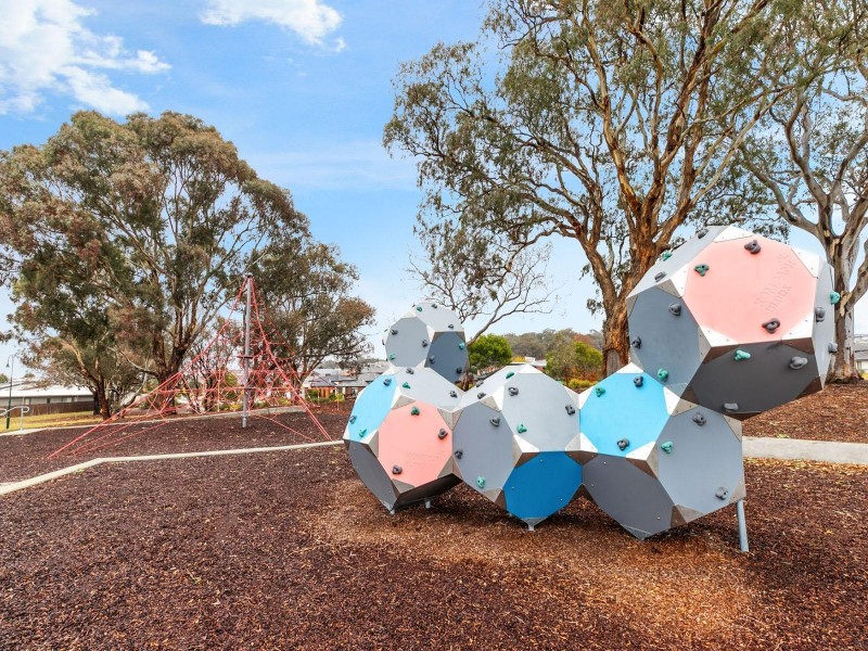 1/3 Deasey Close, Casey ACT 2913