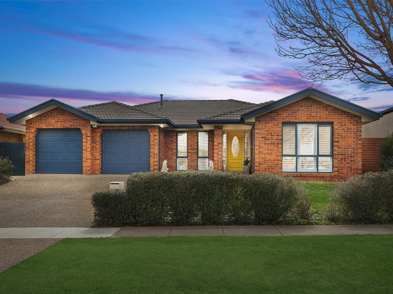 27 Delma View, Gungahlin ACT 2912