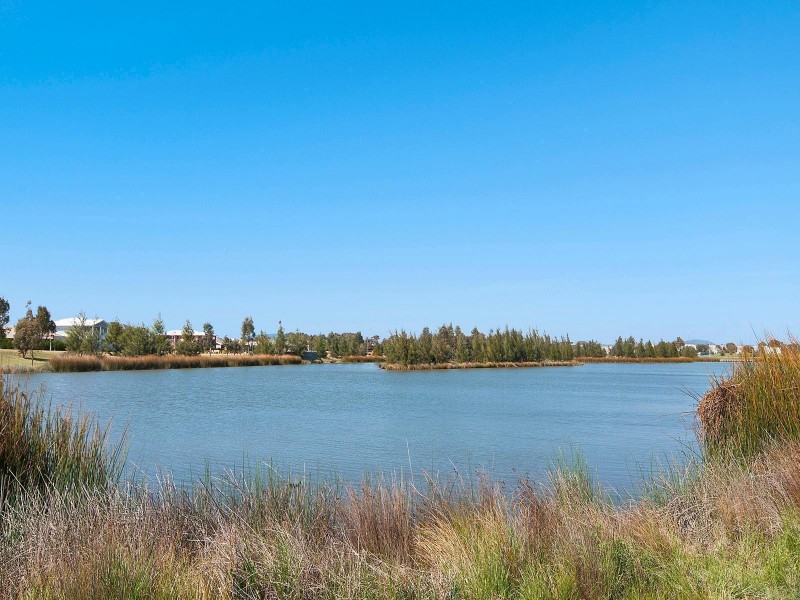 18/41 Clare Burton Crescent, Franklin ACT 2913