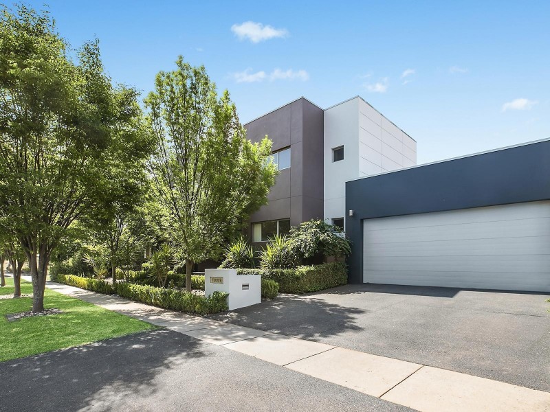 20 Helen Leonard Crescent, Forde ACT 2914