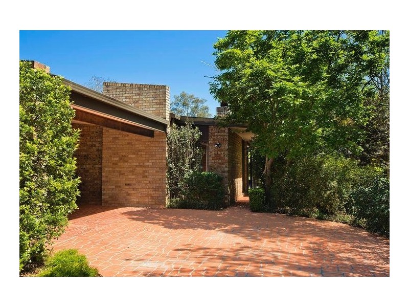 18 Raymond Avenue, Warrawee NSW 2074