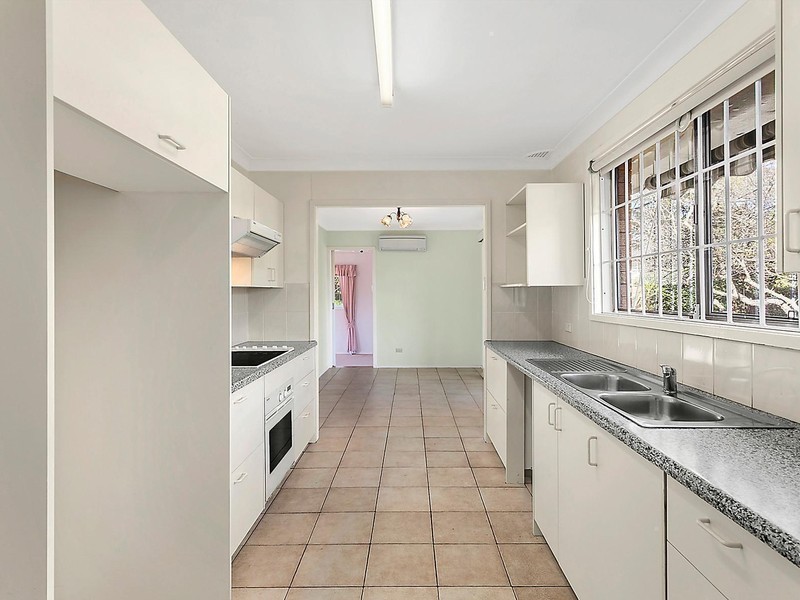 11 Eucalyptus Drive, Westleigh NSW 2120