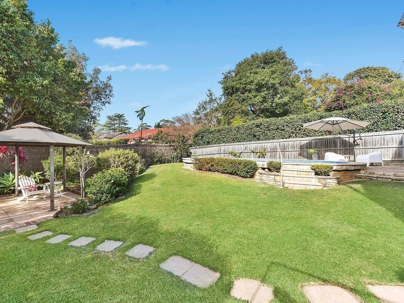 27 Benaroon Avenue, St Ives NSW 2075