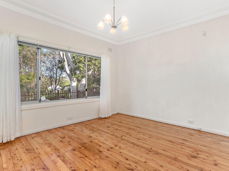 8 Chisholm Street, Turramurra NSW 2074