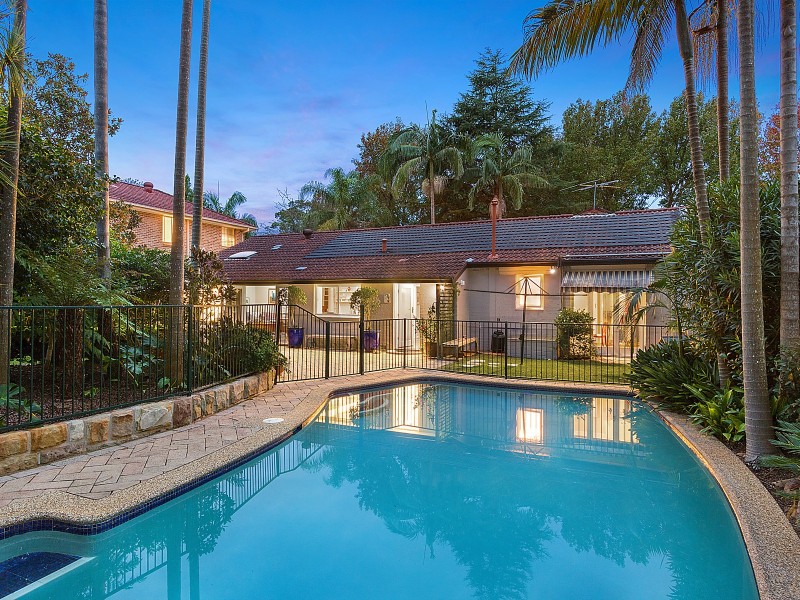 8 Lucia Avenue, St Ives NSW 2075