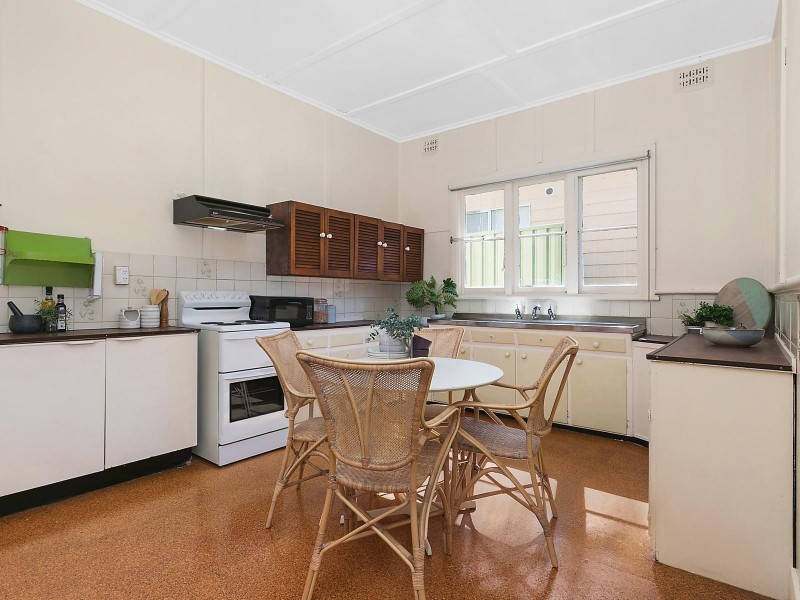 42 Ellesmere Road, Gymea Bay NSW 2227