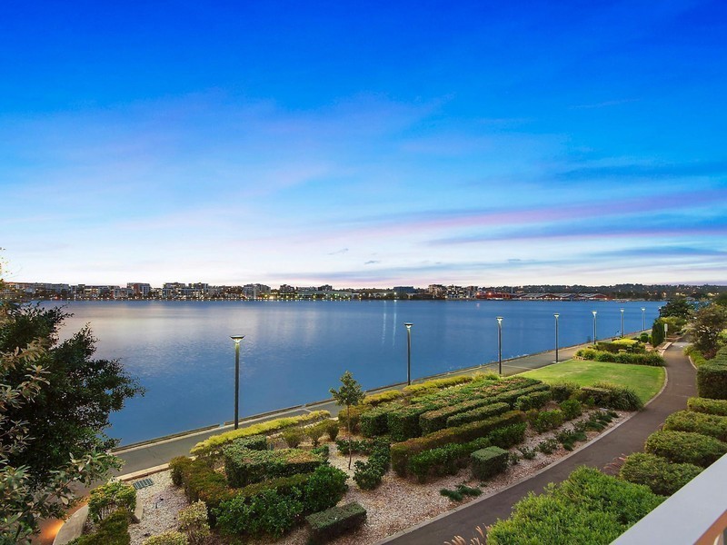 201/4 Lewis Avenue, Rhodes NSW 2138