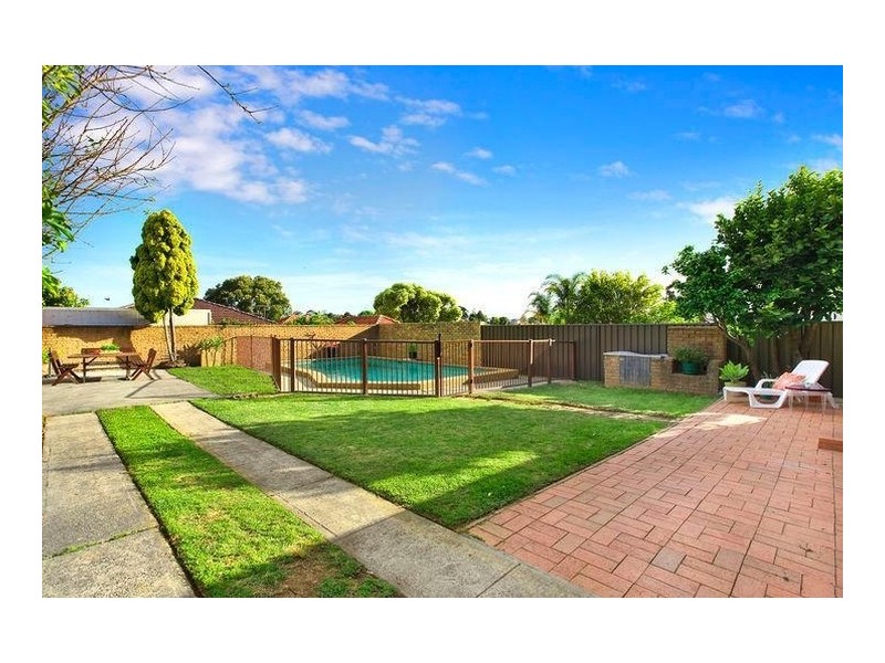 25 Kinsel Avenue, Kingsgrove NSW 2208